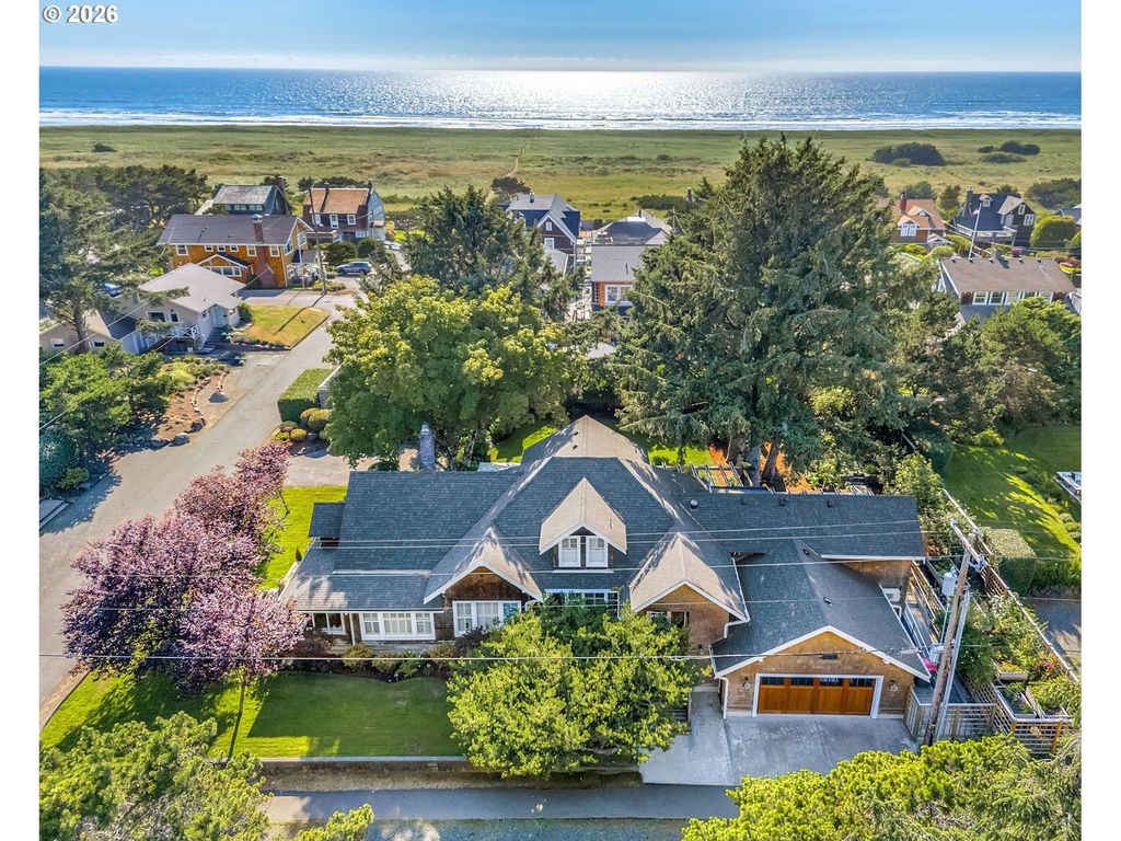 306 N Marion Ave, Gearhart