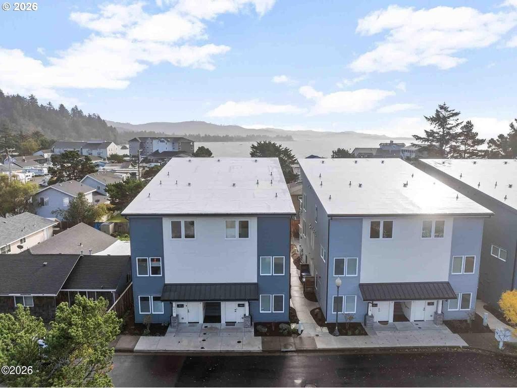 920 Sw 48th St, Lincoln City
