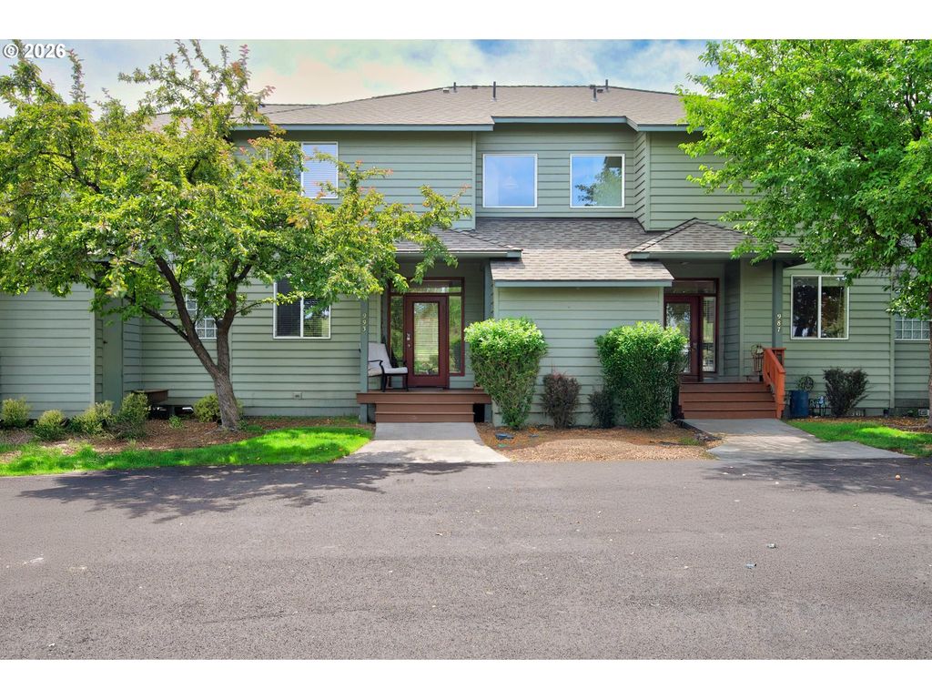 993 Golden Pheasant Dr, Redmond