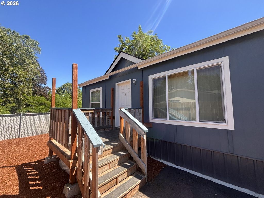 104 River Loop 1, Eugene