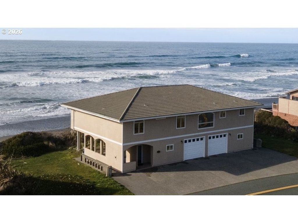 30555 Sandy Dr, Gold Beach