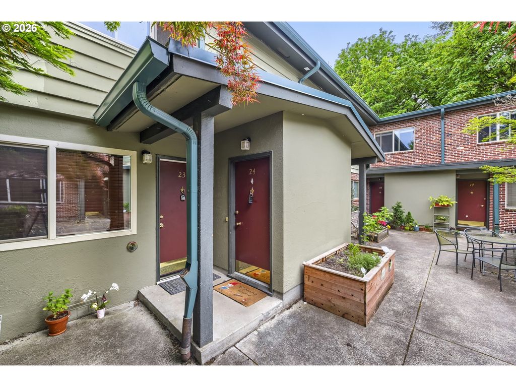 908 Sw Gaines St 24, Portland
