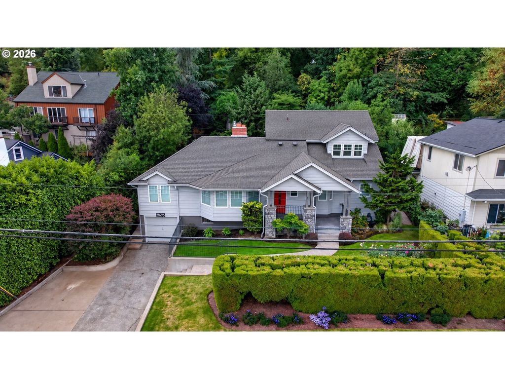 21695 Willamette Dr, West Linn