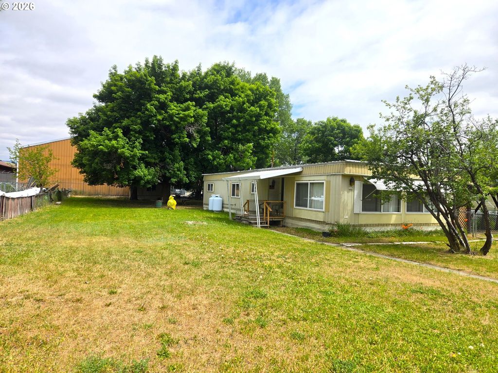 117 N Cozart St, Prairie City