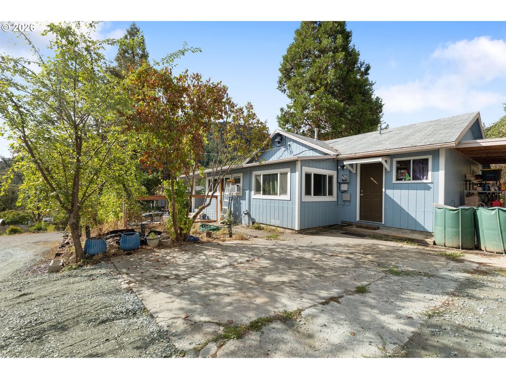 472 Sw 4th St, Canyonville