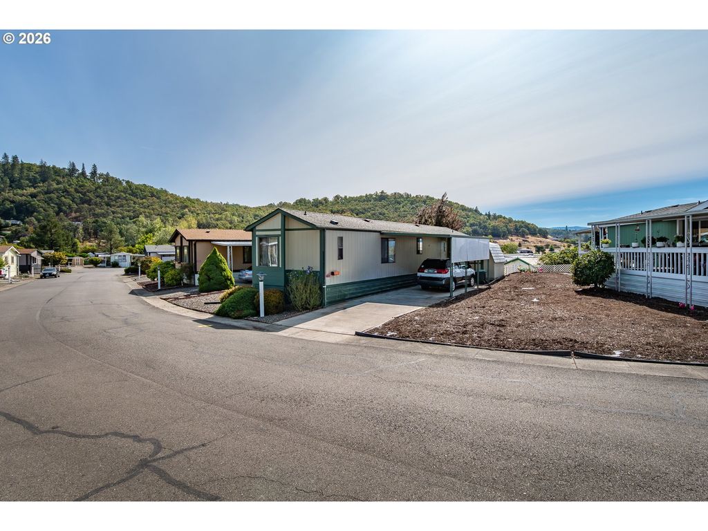 1007 Shadow Ranch Ln, Roseburg