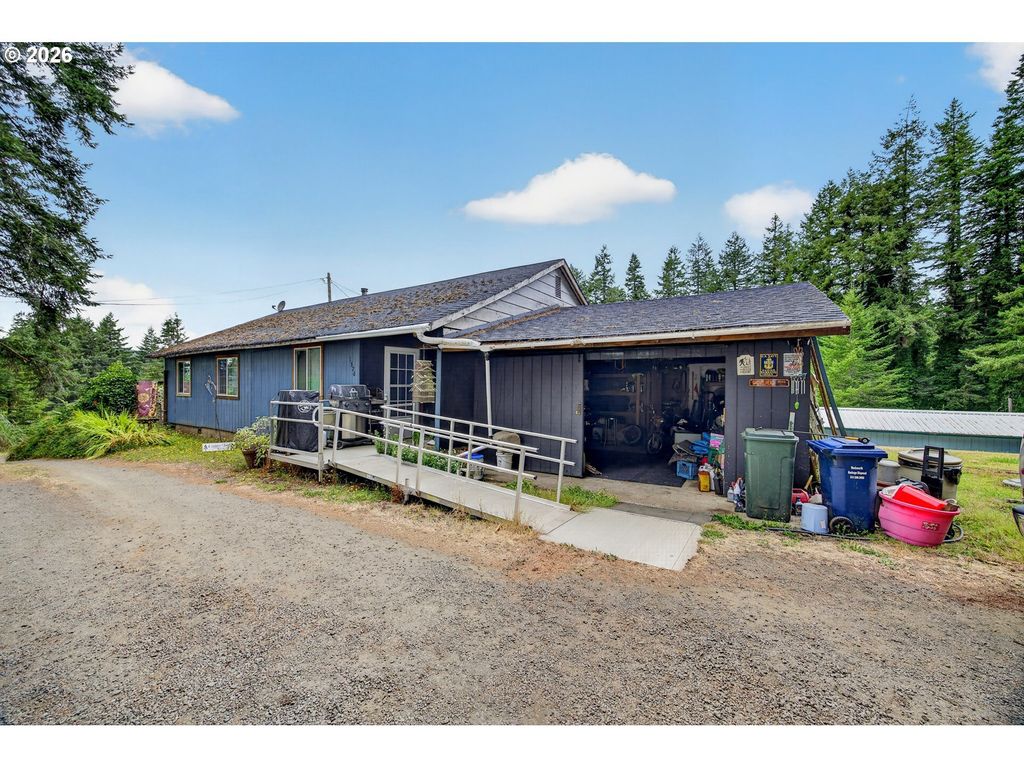 1570 N Irving St, Coquille