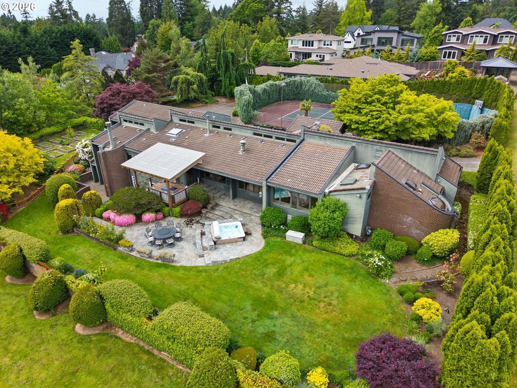 13237 Knaus Rd, Lake Oswego