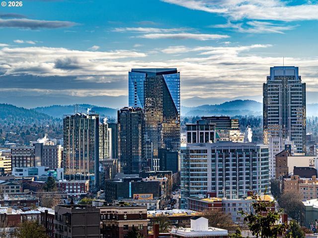 550 Sw 10th Ave 2601, Portland