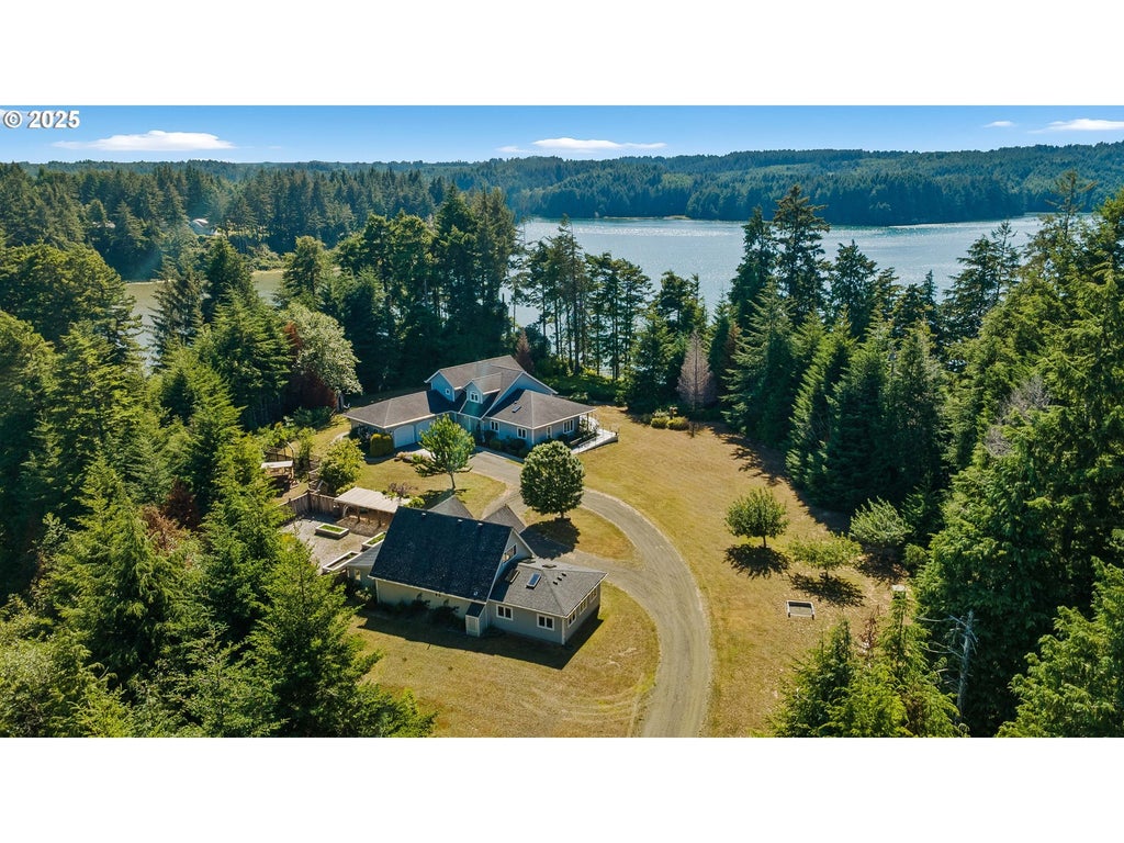 62560 Crown Point Rd, Coos Bay