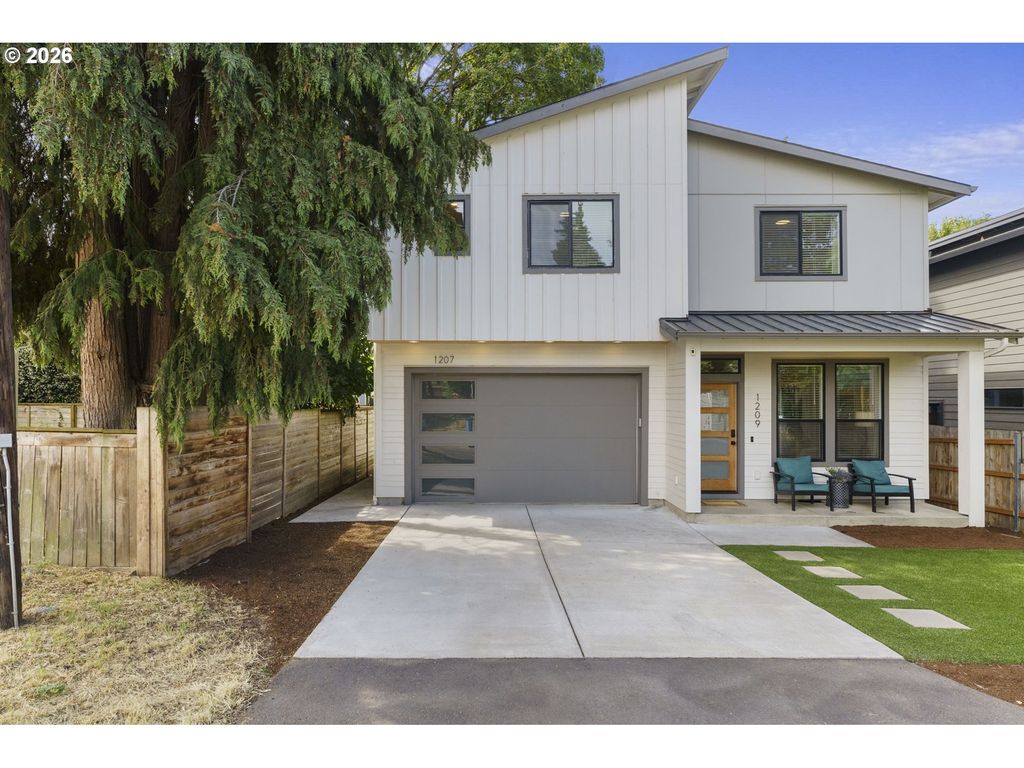1207 W 20th St, Vancouver