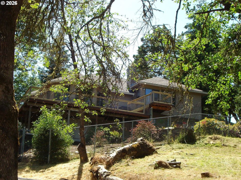 321 Arcadia Dr, Roseburg