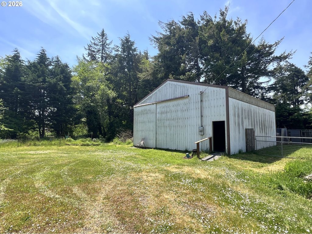 90884 Hollywood Ln, Coos Bay