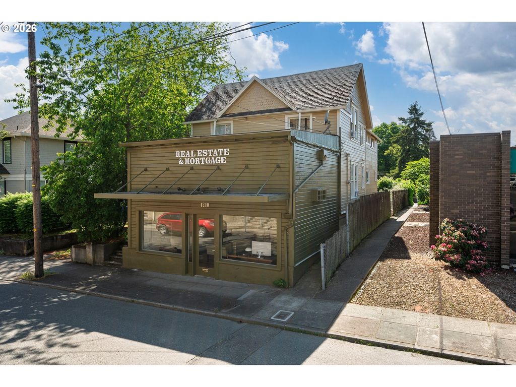 1210 Daniels St, Vancouver