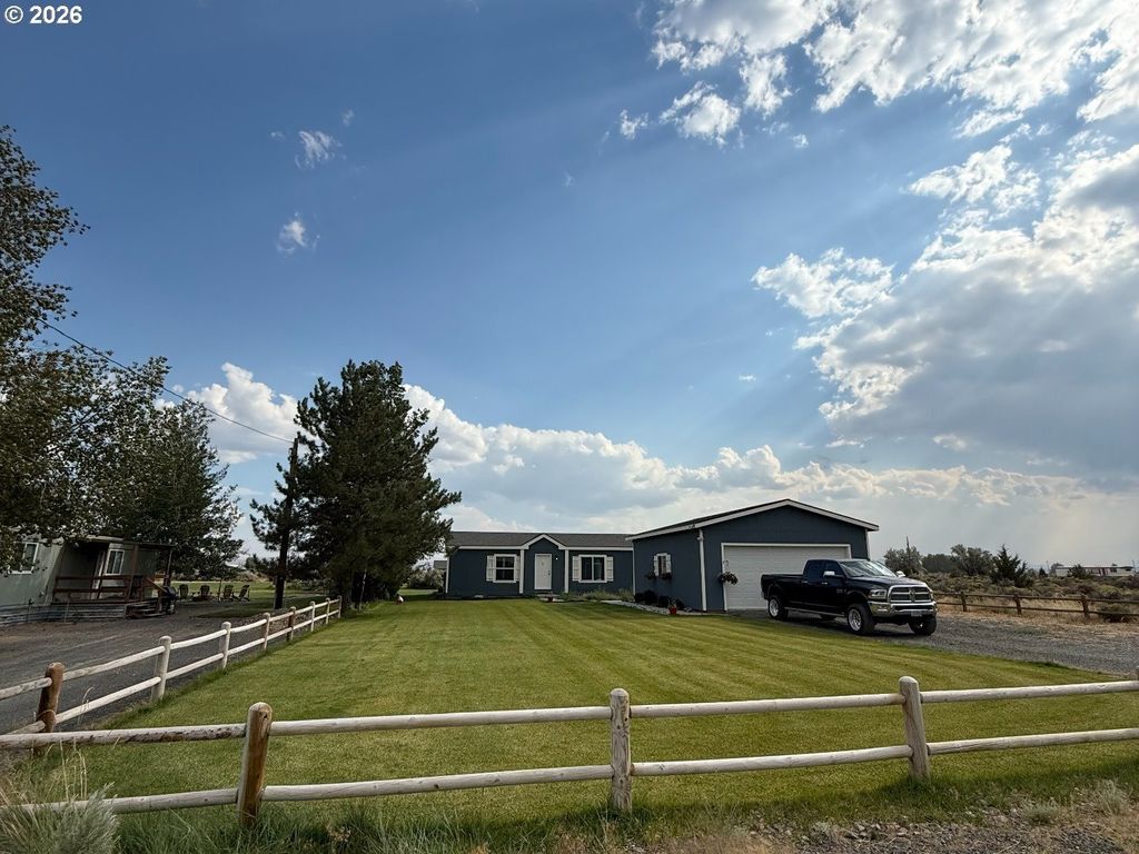 86880 Glitter Ln, Christmas Valley