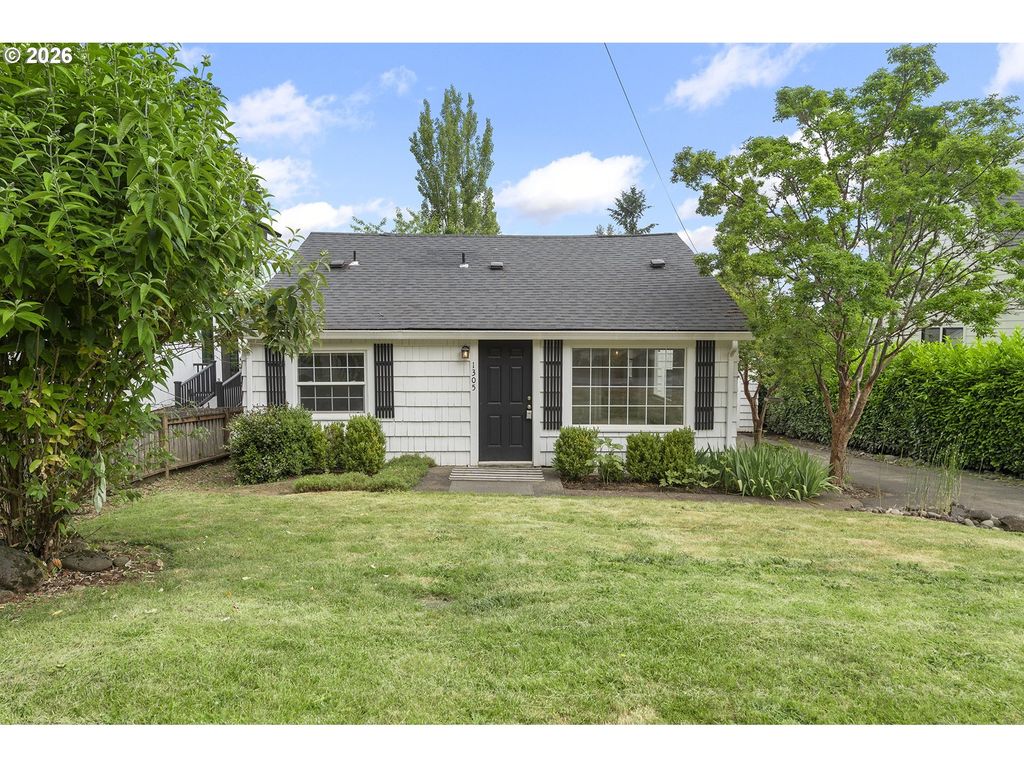 1305 Spruce St, Lake Oswego