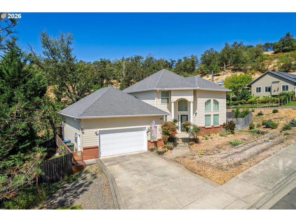 2984 Nw Daysha Dr, Roseburg