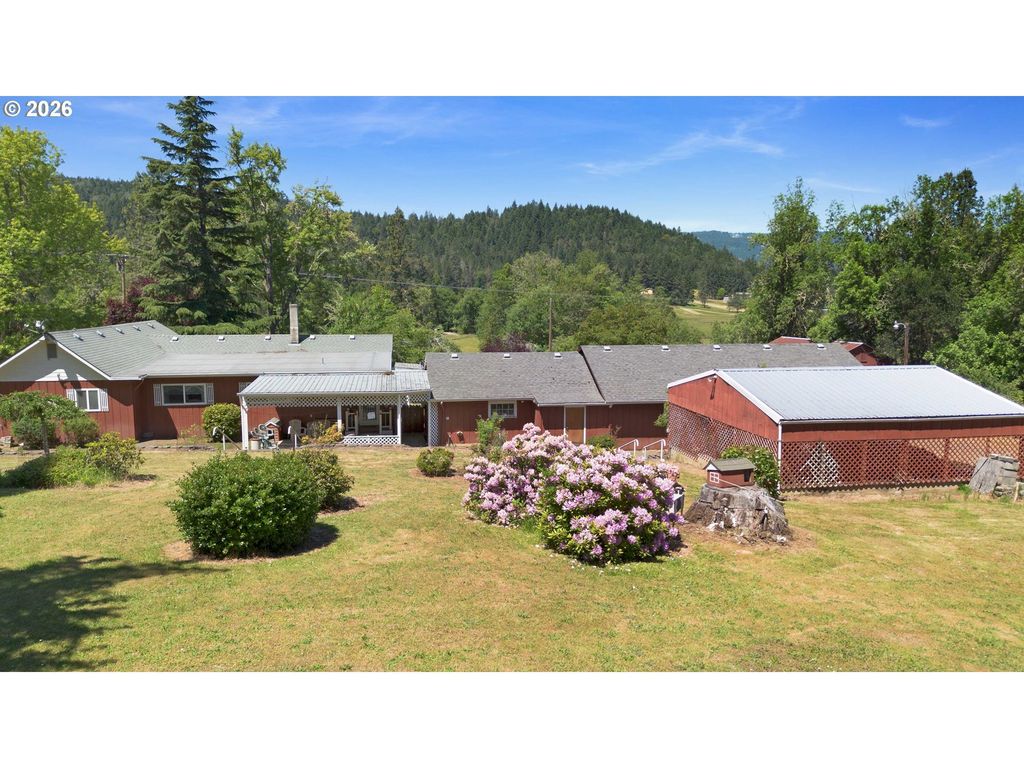 3301 Colonial Rd, Roseburg