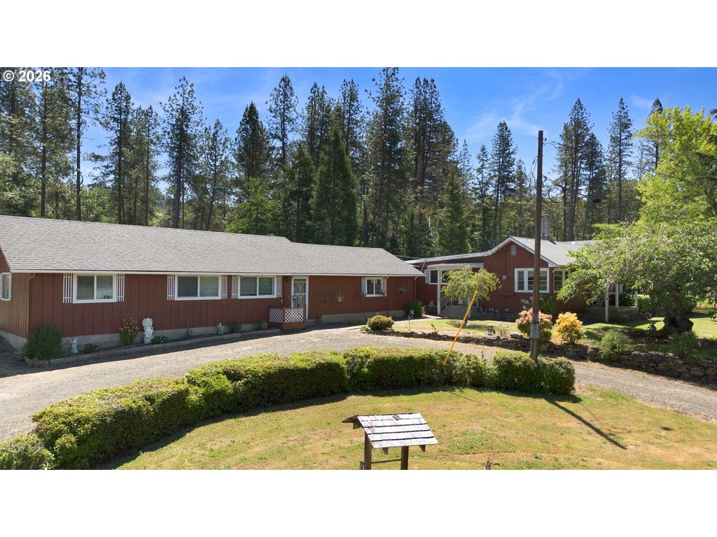 3301 Colonial Rd, Roseburg