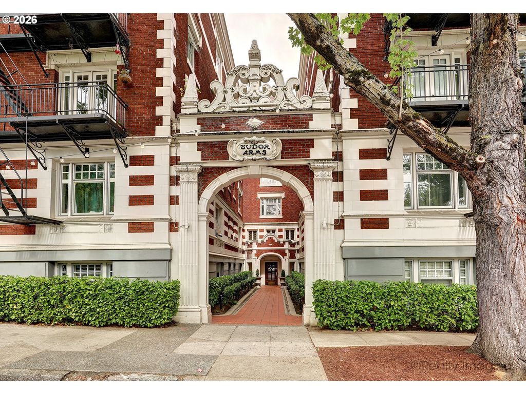 1811 Nw Couch St 302, Portland