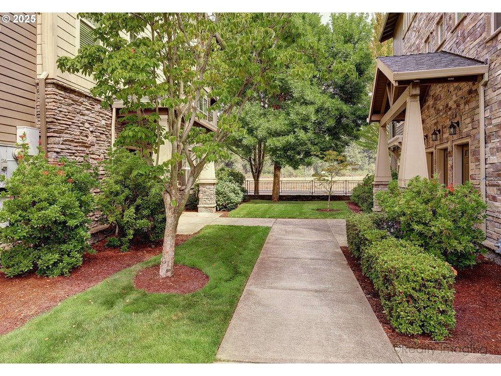 734 Ne Adwick Dr, Hillsboro