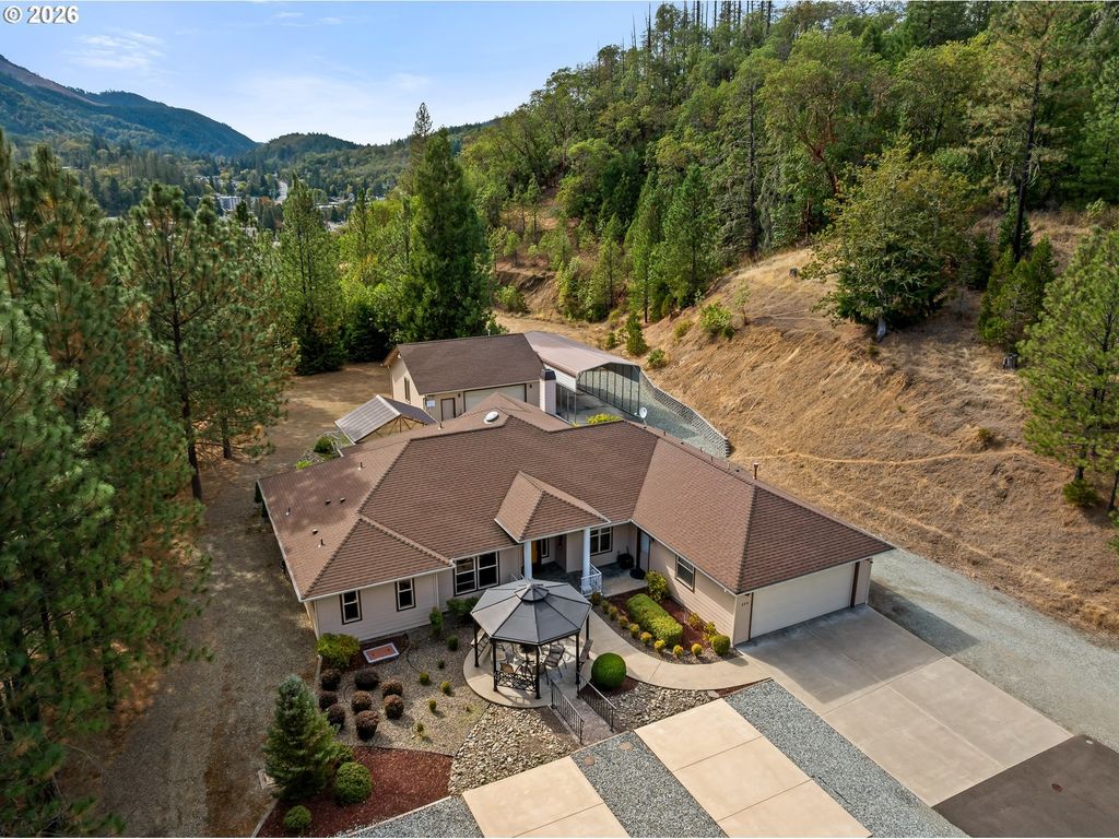 200 Eagle Ridge Dr, Canyonville
