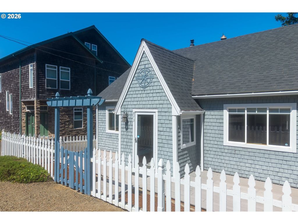 873 Sw 8th St, Lincoln City