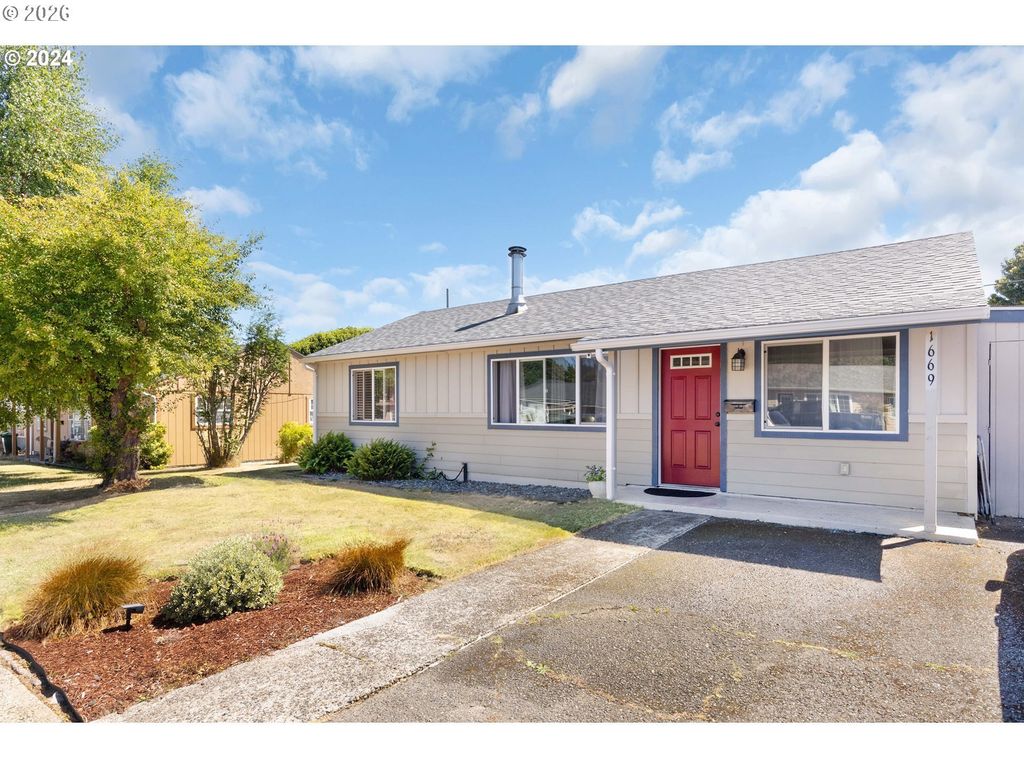 1669 Hayes St, North Bend