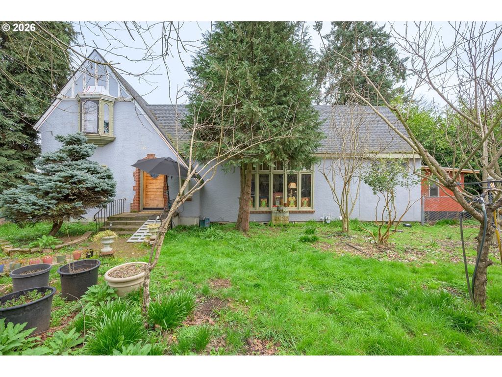 325 River Rd, Eugene