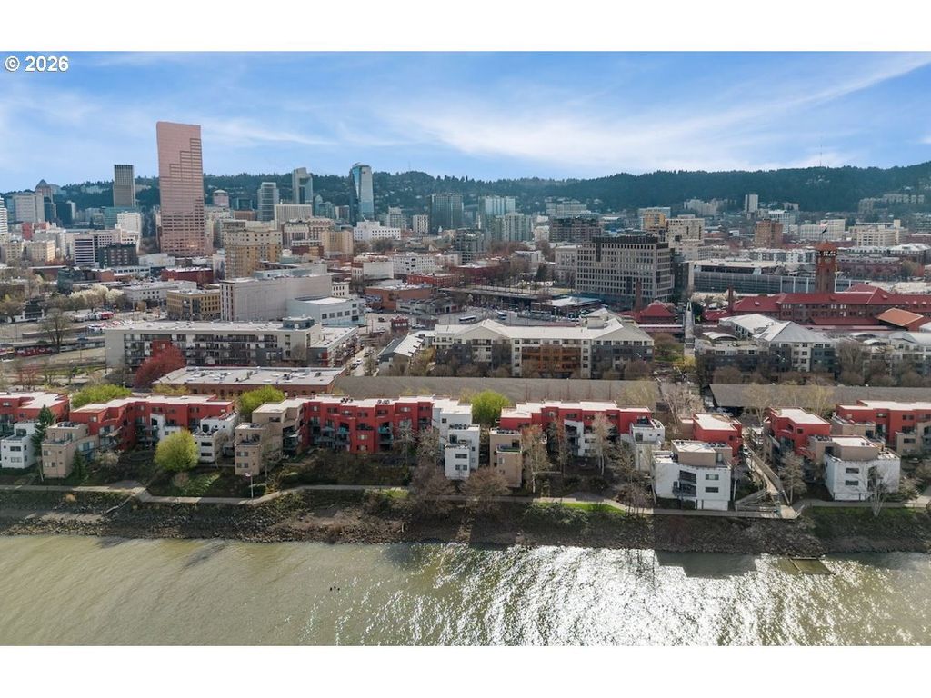 910 Nw Naito Pkwy I-12, Portland