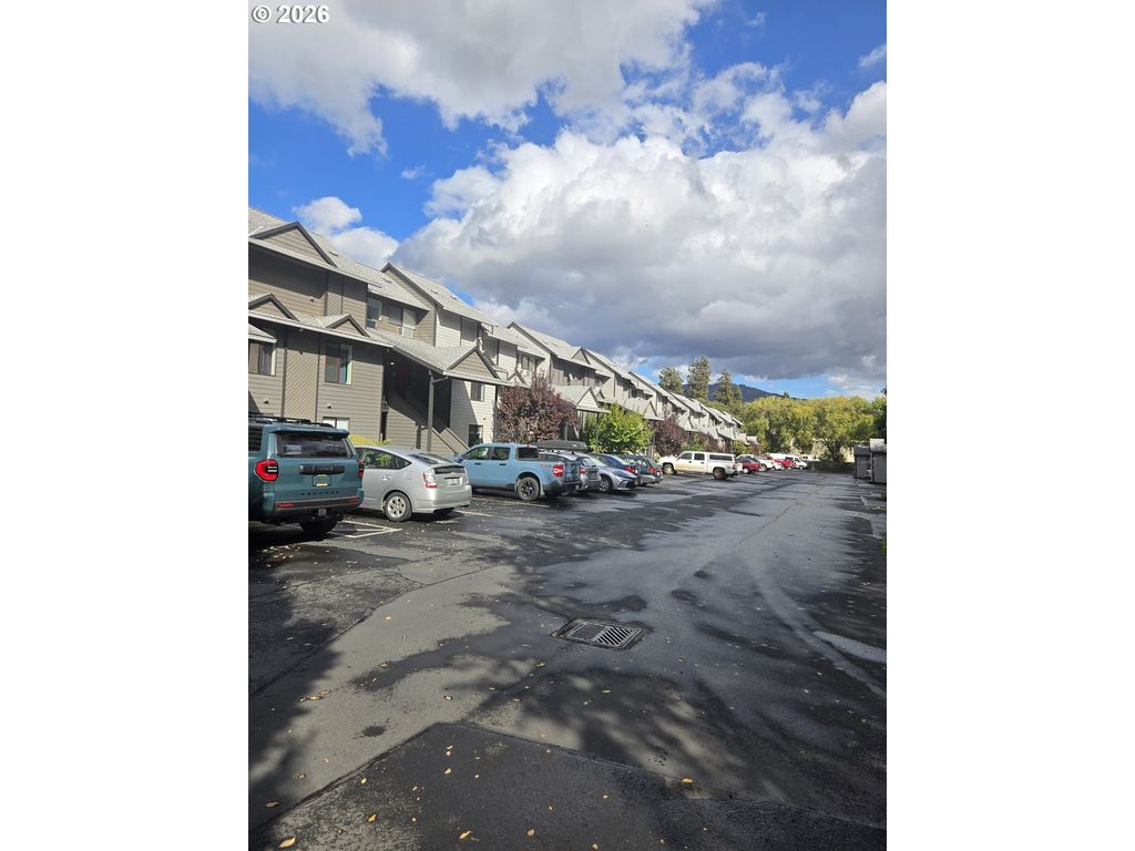 301 N 15th St 115, Hood River