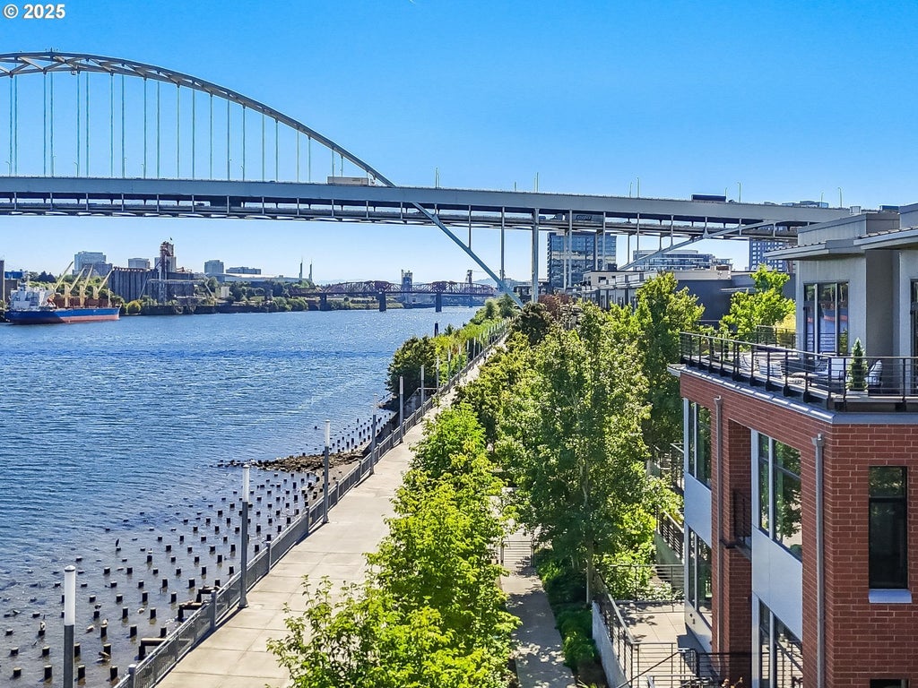 1714 Nw Riverscape St, Portland