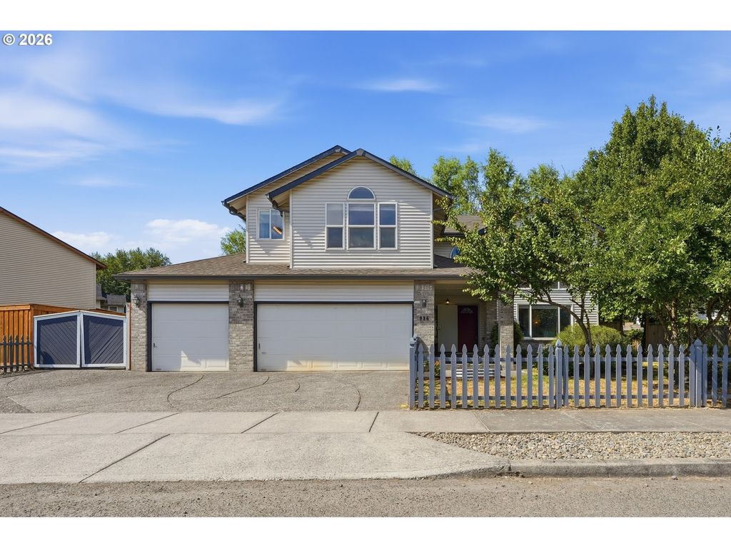 936 Ne Lija Loop, Portland