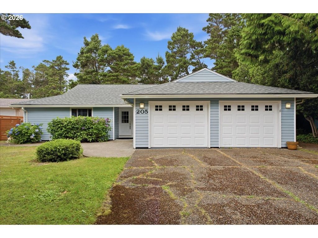 205 Nw Lancer St, Lincoln City