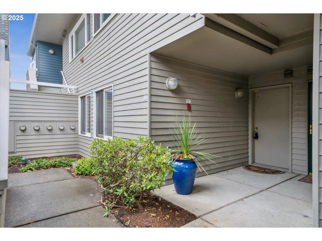 87 N Hayden Bay Dr, Portland