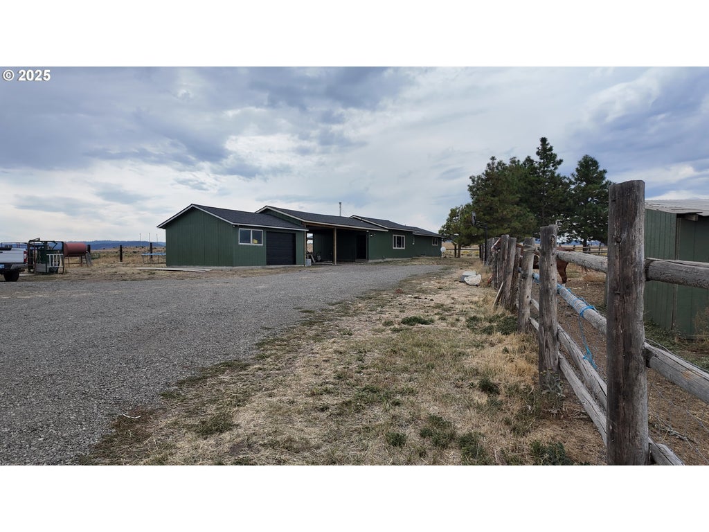 91628 Highway 140, Lakeview