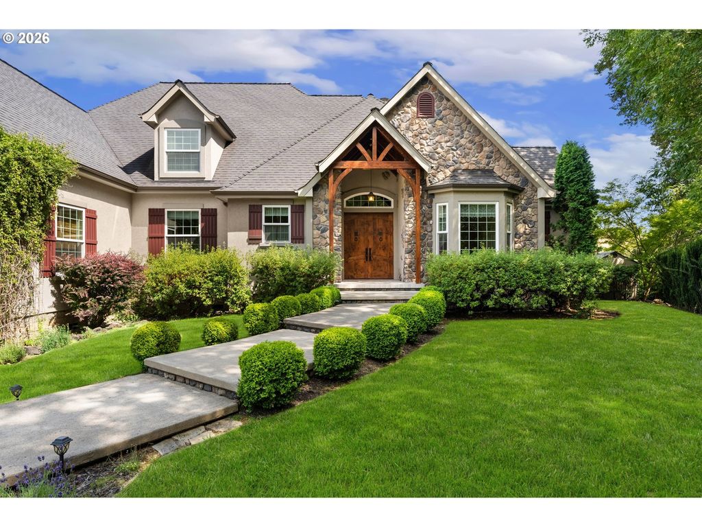 567 Cherokee Ave, Roseburg