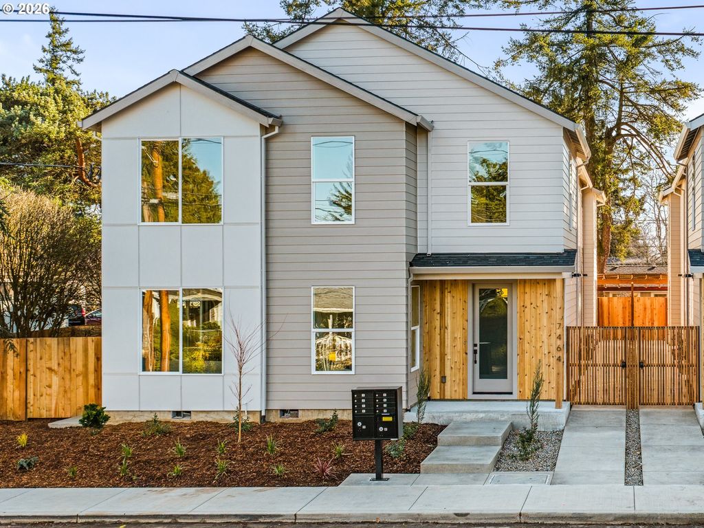 7458 Se Tolman St, Portland