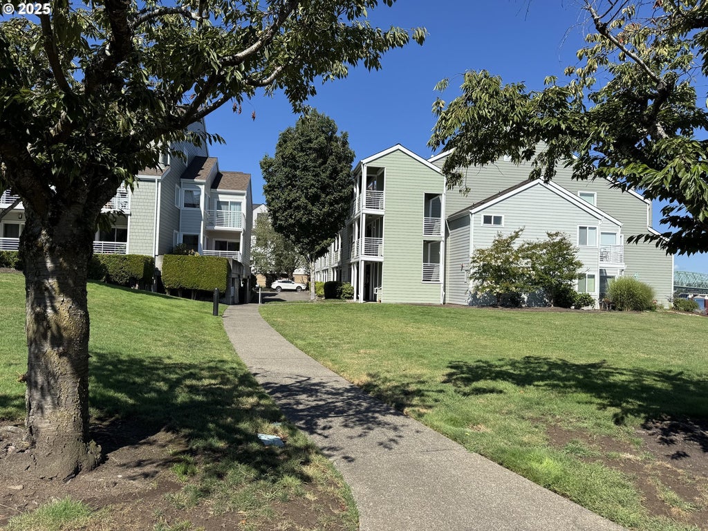 311 N Hayden Bay Dr, Portland