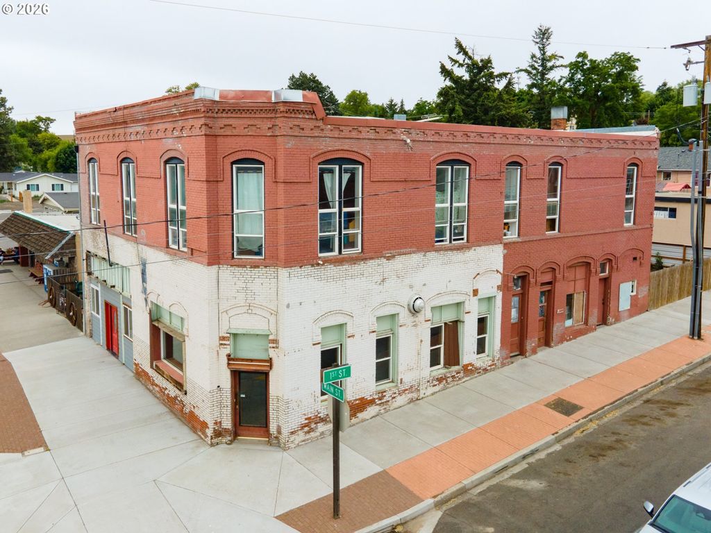 100 Main St, Moro
