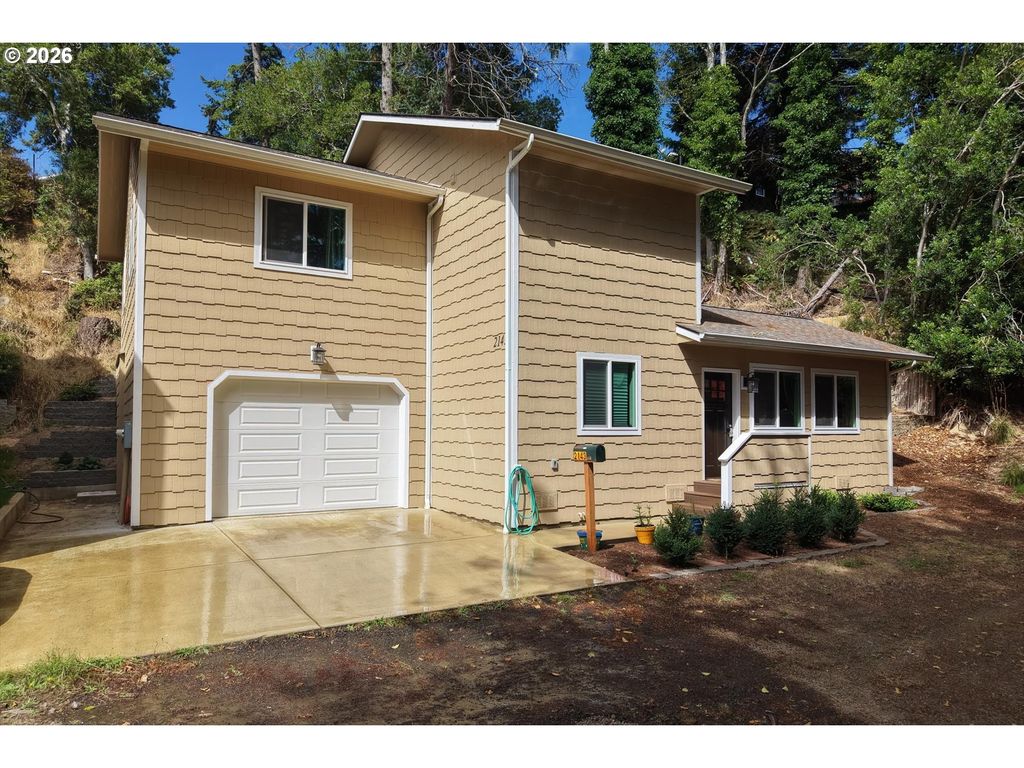 2143 Ash St, North Bend