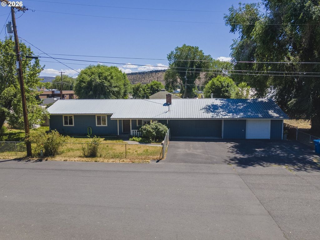 1670 Se Mountain View Dr, Prineville