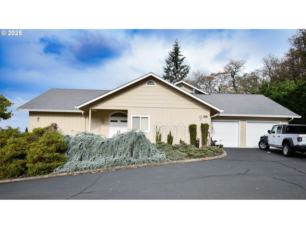1356 Se Laurel Ct, Roseburg
