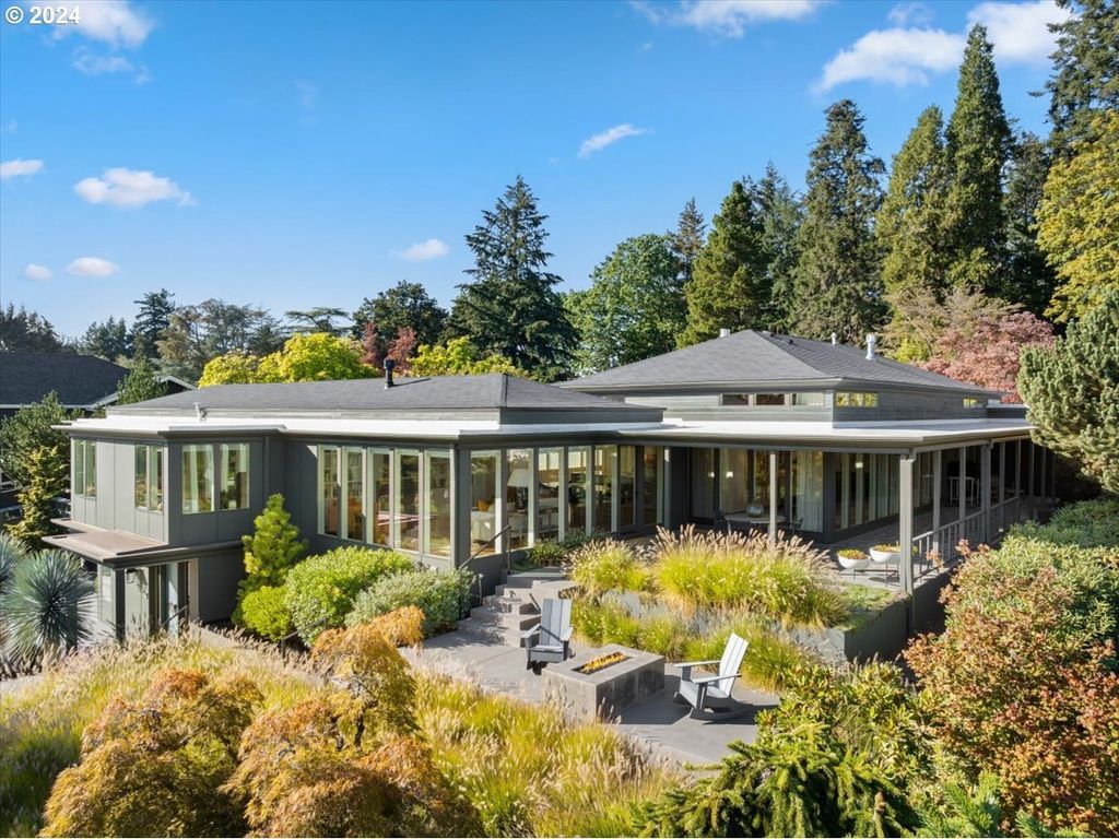 1933 Highlands Loop, Lake Oswego
