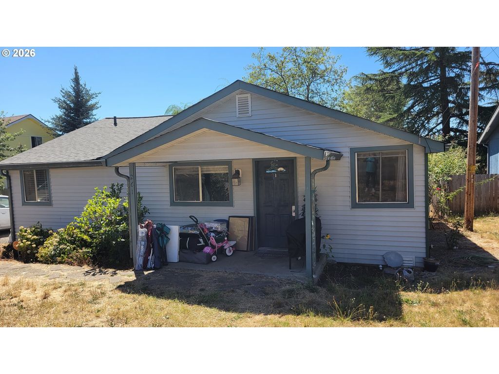 261 Se Darrell Ave, Winston