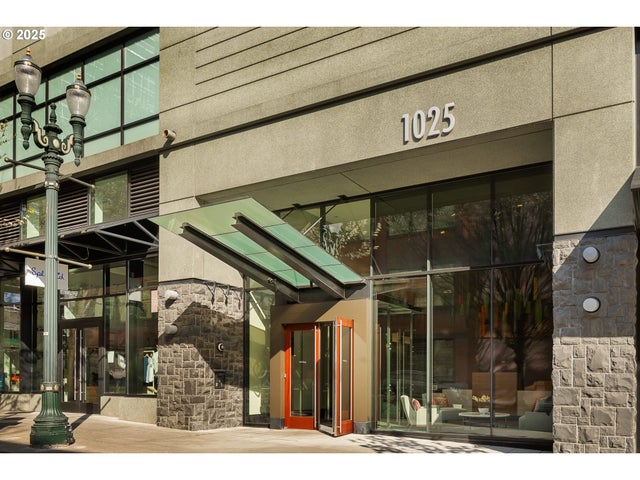 1025 Nw Couch St 1320, Portland
