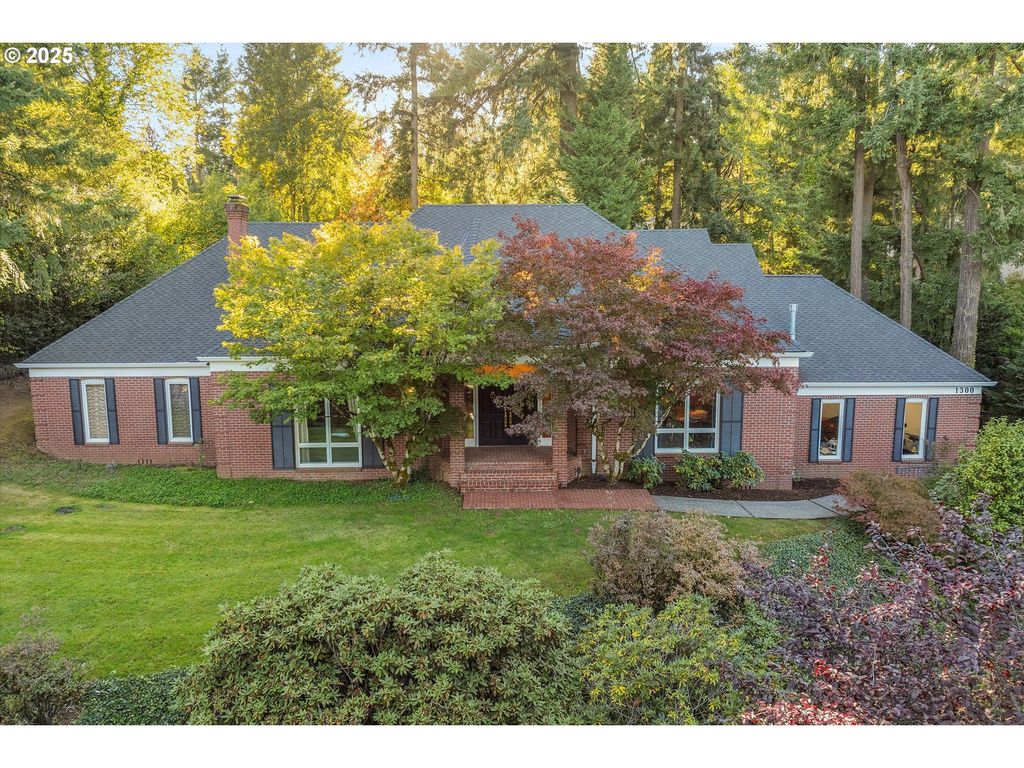 1300 Tyndall Ct, Lake Oswego