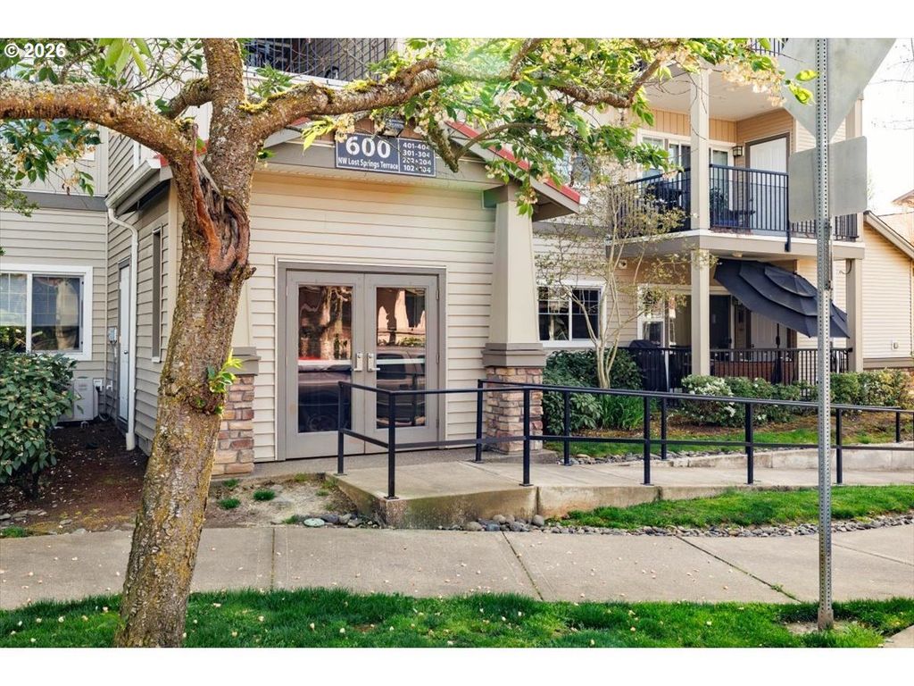600 Nw Lost Springs Ter 301, Portland