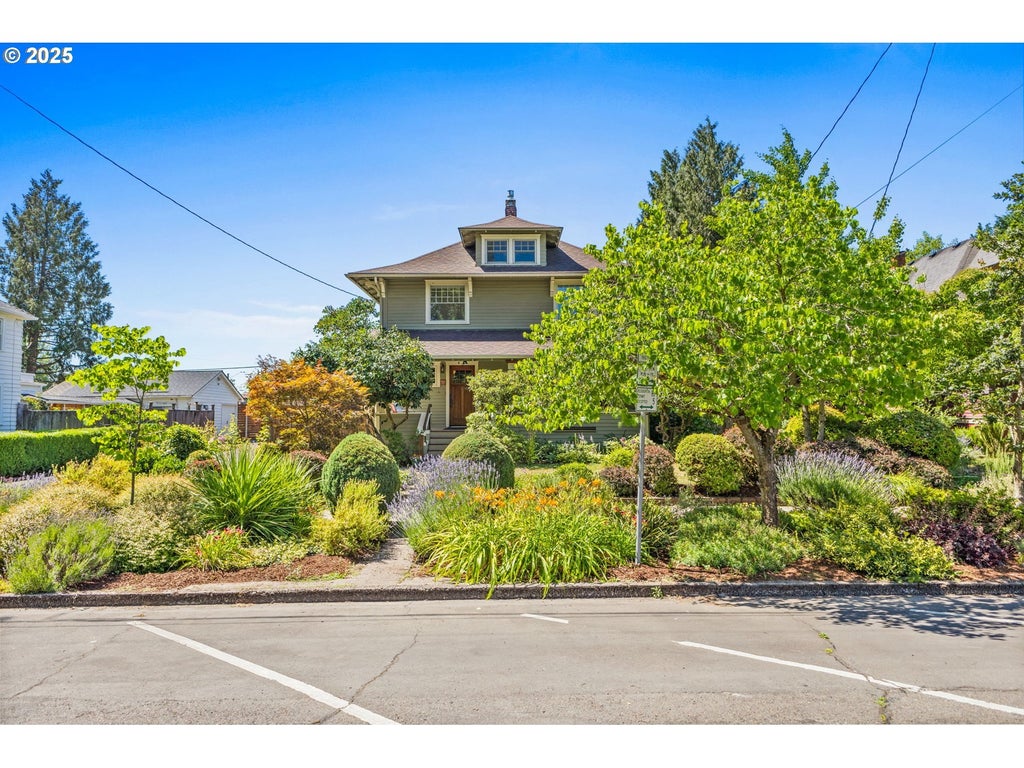 1496 Court St Ne, Salem