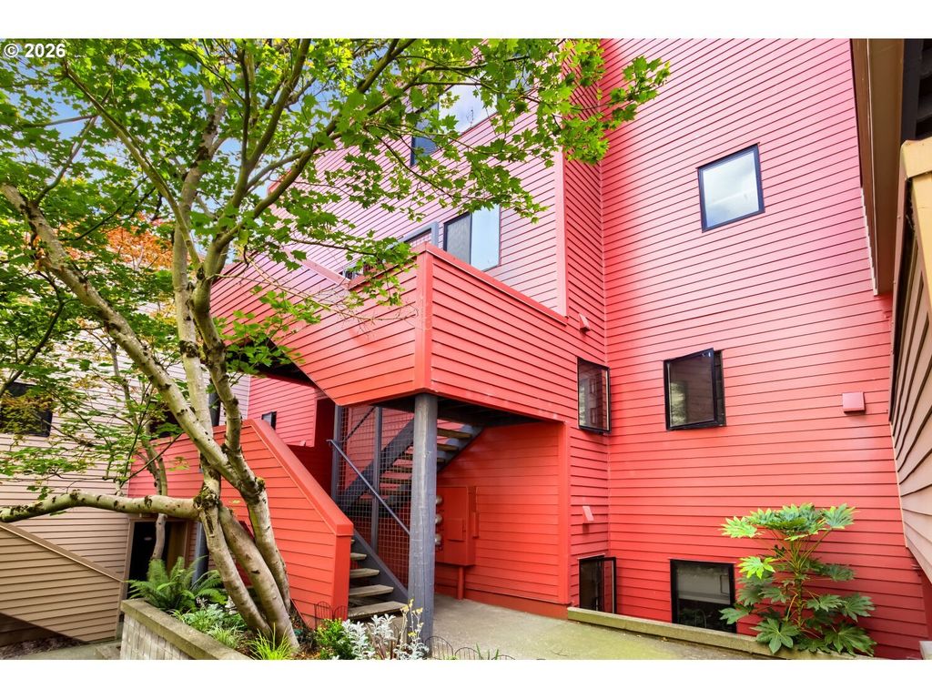 840 Nw Naito Pkwy H-10, Portland